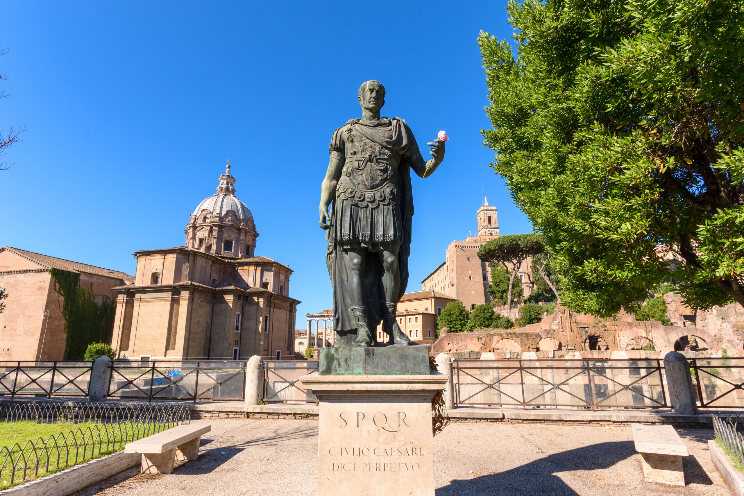 Julius Caesar bronze statue, Rome